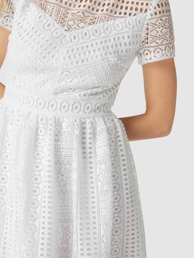 Swing Brautkleid Mit Lochstickereien - Offwhite 8 Swing Brautkleid Mit Lochstickereien - Offwhite – Bild 6