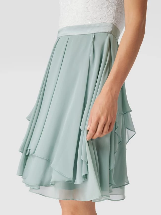 Jake*s Cocktail Cocktailkleid Mit Spitzenbesatz - Olivgrün 5 Jake*s Cocktail Cocktailkleid Mit Spitzenbesatz - Olivgrün – Bild 3