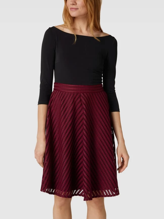 Swing Cocktailkleid In Two-Tone-Machart - Bordeaux Rot 6 Swing Cocktailkleid In Two-Tone-Machart - Bordeaux Rot – Bild 4