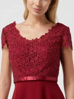 Luxuar Cocktailkleid Mit Ziersteinen Und Floralen Stickereien - Bordeaux Rot 9 Luxuar Cocktailkleid Mit Ziersteinen Und Floralen Stickereien - Bordeaux Rot -LUXUAR SHOP 89a3idi69l452ia59d44oi9l74qkoihm757j6hae68qjiki99d5k8c2175242j276d63ikadap236kag753macb361i36cpn6phjap1k65h6ce9m60sj8opn61j3cdhk60smcd8