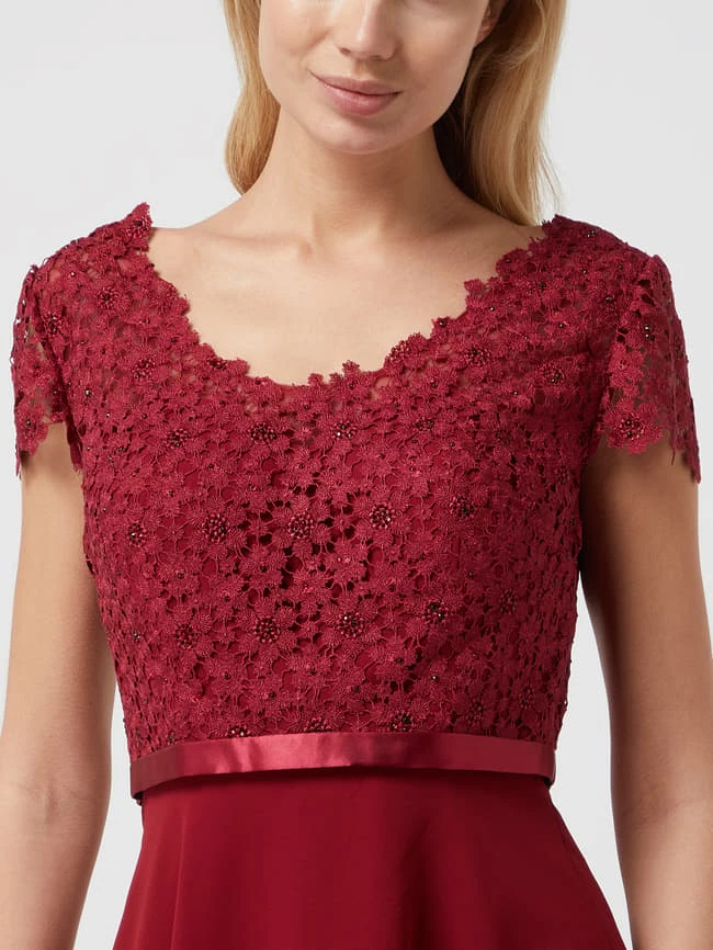 Luxuar Cocktailkleid Mit Ziersteinen Und Floralen Stickereien - Bordeaux Rot 5 Luxuar Cocktailkleid Mit Ziersteinen Und Floralen Stickereien - Bordeaux Rot – Bild 3