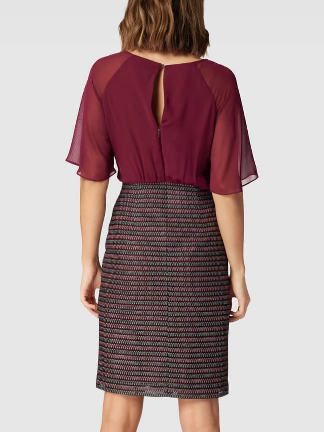 Swing Cocktailkleid Mit Abgerundetem V-Ausschnitt - Bordeaux Rot 7 Swing Cocktailkleid Mit Abgerundetem V-Ausschnitt - Bordeaux Rot – Bild 5