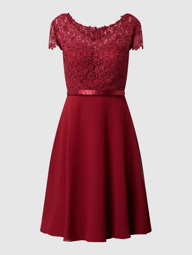 Luxuar Cocktailkleid Mit Ziersteinen Und Floralen Stickereien - Bordeaux Rot 4 Luxuar Cocktailkleid Mit Ziersteinen Und Floralen Stickereien - Bordeaux Rot – Bild 2