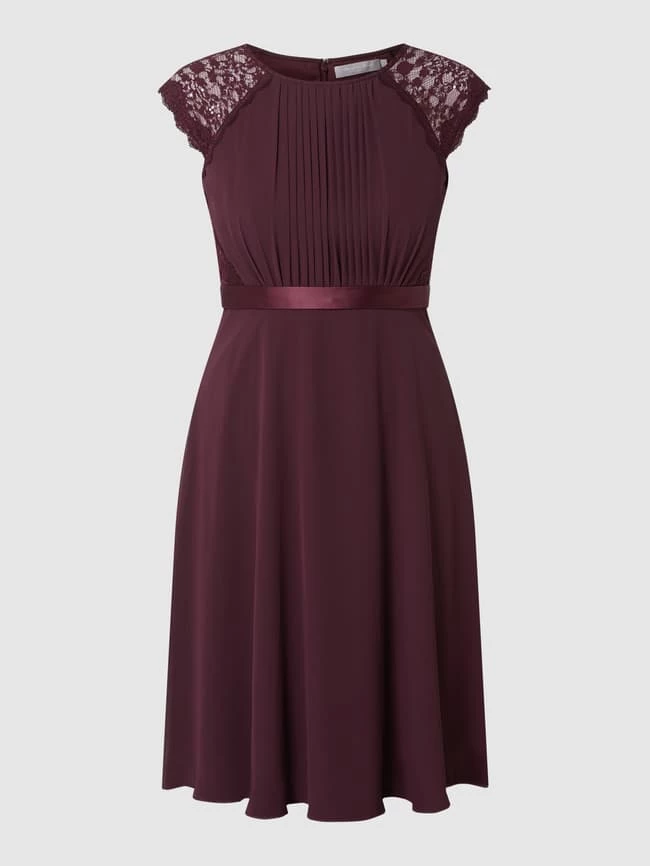 Christian Berg Cocktail Cocktailkleid Aus Chiffon Mit Spitze - Aubergine 4 Christian Berg Cocktail Cocktailkleid Aus Chiffon Mit Spitze - Aubergine – Bild 2