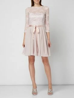 Swing Cocktailkleid Aus Floraler Spitze Mit Ausgestelltem Rockteil - Rosa