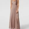 Jake*s Cocktail Abendkleid Mit V-Ausschnitt - Sand -LUXUAR SHOP ad0l0d28a524qhi474q5ajpoa913ehaj9l54sjqm9gqkch9k84ojili48d75ah2iadb3chpp9d9l8ka2ad3j2p1j64qjeoj160q6acpk64r3ge3660r3ce1jcoojcphl6ti68cg