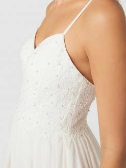 Laona Brautkleid Mit Floralen Stickereien Und Zierperlen - Offwhite -LUXUAR SHOP ap0j0ga38lb4ohpo90rk6dpk8ko3gjab9op4clila1alaki79t2jgea18p93ij1g895jihi6618k8i9h9ko34dhk6gsm8p9l6spm8d1k65j30eb5cgrj4dpn60oj0p9h6pi36co